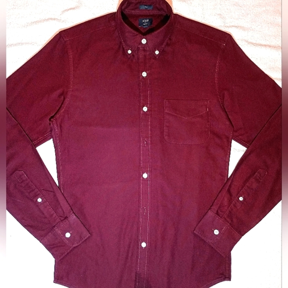 **Like New** Slim Fit Button Down